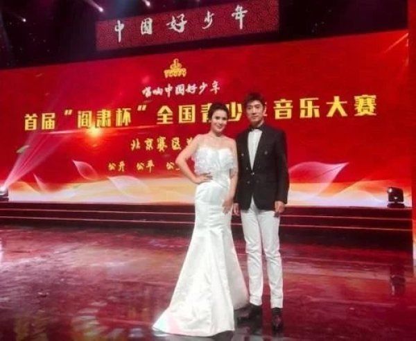  丁丁|《丁丁下午茶》菁英人物全新启动 情感心理学主持人丁晴养眼亮相