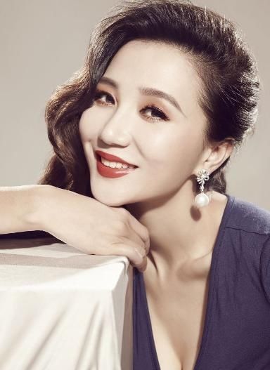 风波|《浪姐》引新风波,阿朵淘汰,网友:投票环节有问题!