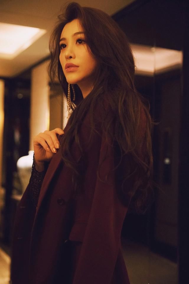  版型设计|刘翔前妻葛天也太美了，穿网状上衣配荷叶喇叭裤，长卷发A到爆