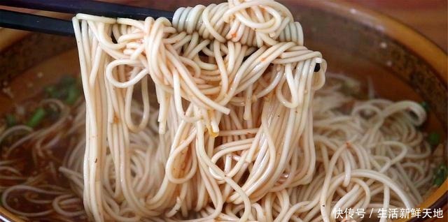 心思|煮面条时花点小心思,不爱吃面条的人都能吃一大碗,好吃到舔盘子