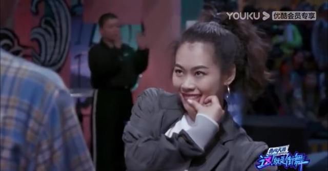  战术后仰|王一博 你要补一下妆上热搜了?到底是怎么回事?