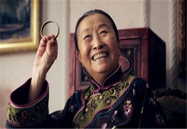  名利双收|凭丑娘一角名利双收，却因早年之事深陷舆论，现状令人唏嘘