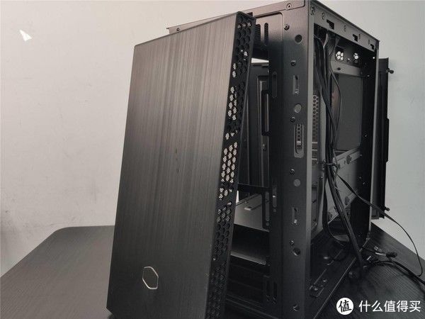 酷冷|简约别致小机箱，酷冷至尊MB400L智瞳(铁侧版)装机