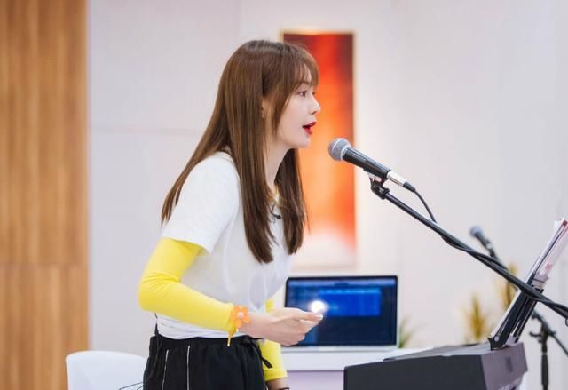  女团|玩笑话成真？沈梦辰自曝与杜华聊天记录，疑签约乐华娱乐圆女团梦