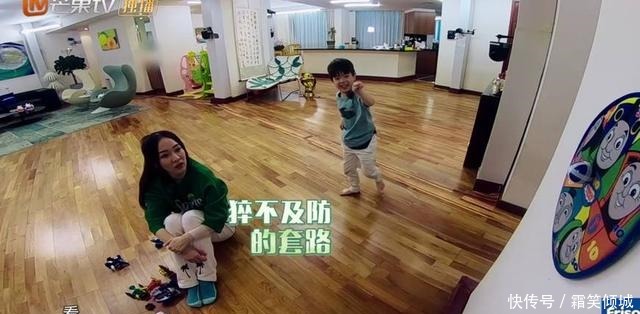 狼吞虎咽|霍思燕准备晚餐,2个人吃3盘菜,嗯哼狼吞虎咽吃了一口又一口