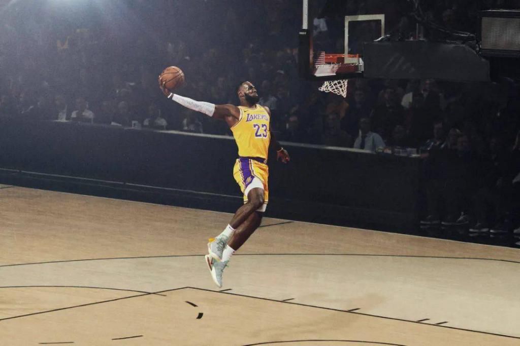 重回|为了重回王座，LeBron James 所需要的正是这双「玉玺」