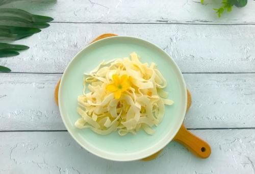  椰子|它是“维C之王”，皮肤黑要多吃，抑制黑色素生成，扔了太可惜