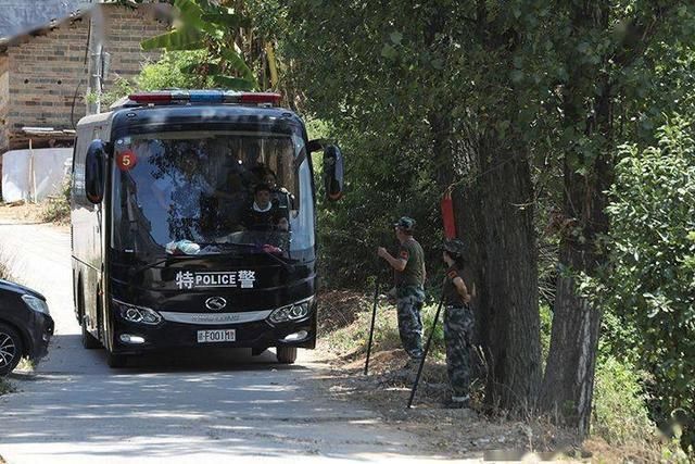 人行凶|曾春亮落网，主要是谁的功劳？古怪行为让人猜不透