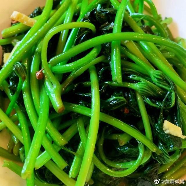  花生米|黄磊晚饭后晒出6道家常菜，简单接地气却满屏诱惑，网友想去蹭饭