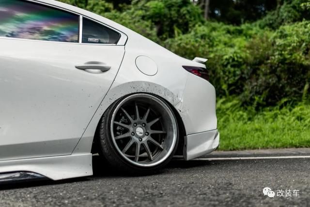 尽显|次世代马自达3，第二代魂动低趴尽显完美姿态