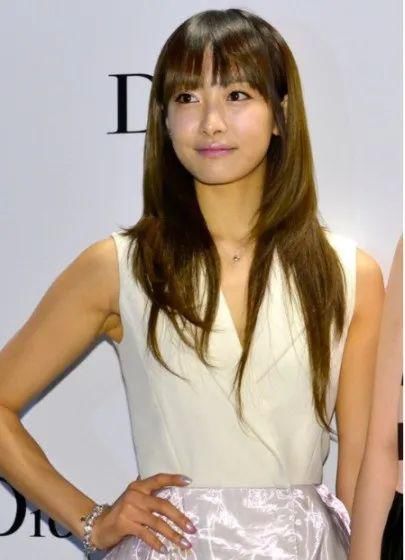 胎毛刘海|你是什么脸型就剪什么刘海，这5款刘海太显脸小了，堪比换头！