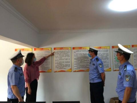  武汉|治标更要治本 武汉交警追查超载车辆背后源头