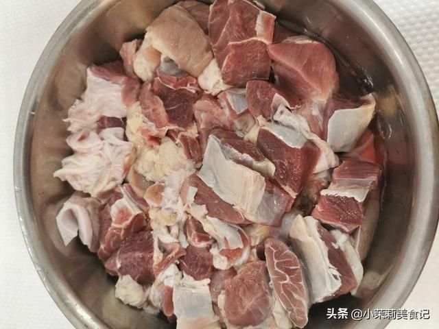 入味|炖牛肉时，最忌先焯水，教您一招，牛肉软烂又入味，不腥也不柴