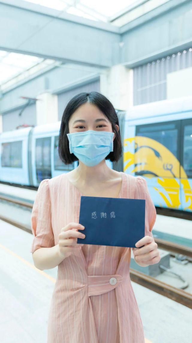 地铁君|你撑伞的样子，真帅！