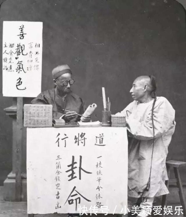 抽烟|晚清老照片:“头悬梁”读书学习的富家公子,图3抽烟卷的农民工