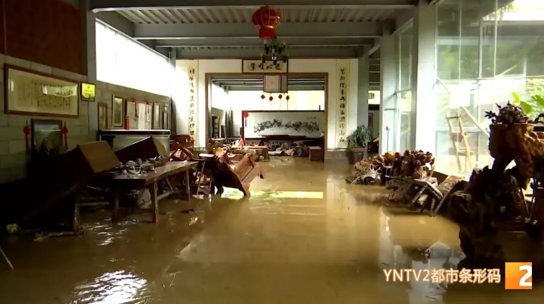 商户|淹水深度近2米!商户损失高达百万!昭宗路积水严重,天灾还是人祸?记者一探究竟