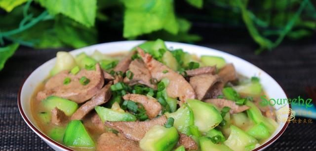  抢光|夏天就馋这瓜, 我家三天两头就吃它, 每次炒一盘, 端上桌就抢光!