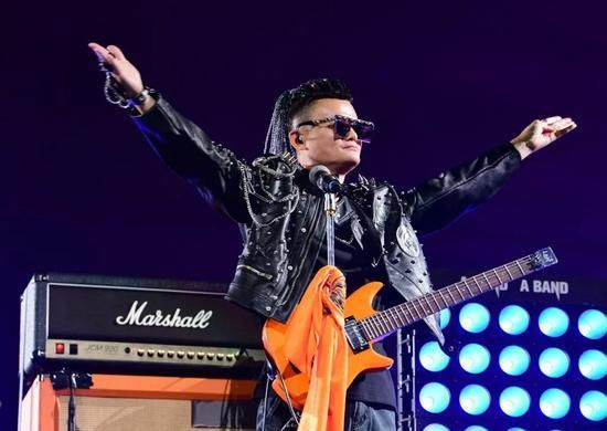  蚂蚁|昨夜杭州一整栋楼都在欢呼 蚂蚁何以成万亿“大象”？