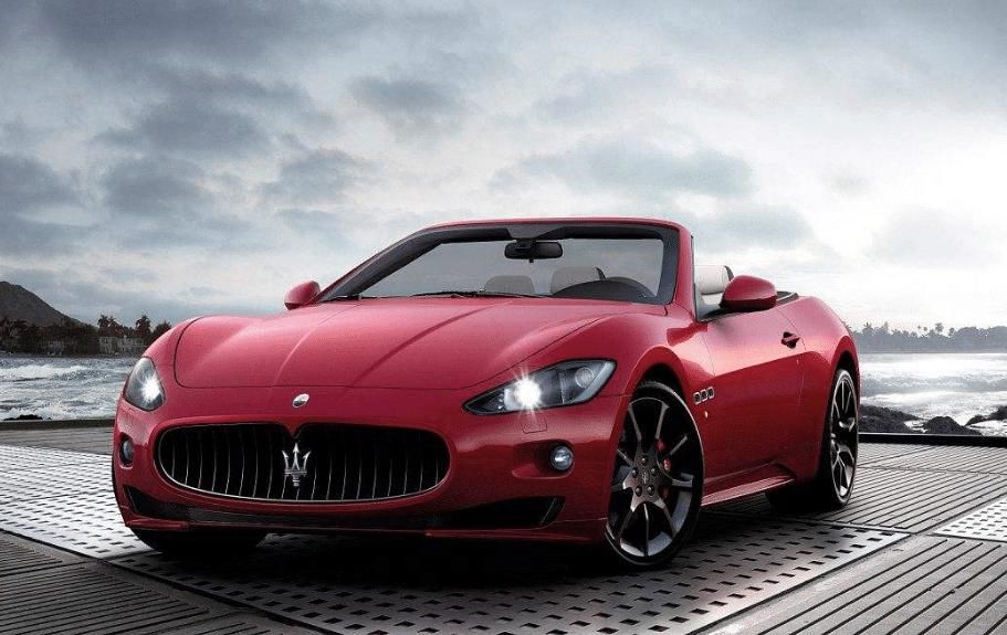  驾驶|玛莎拉蒂女司机无证驾驶上路，路人：胆子也是够大