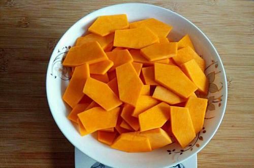  口感|吃了还想吃的南瓜馒头，外形好看口感软绵，做法还不难