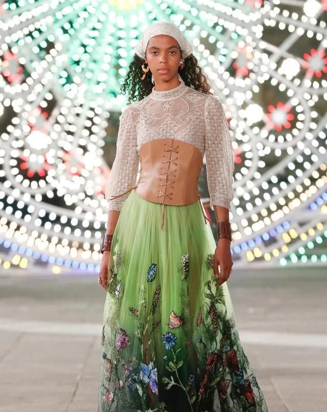  Dior|Dior 在意大利举办了一场没有观众的线下早春发布秀