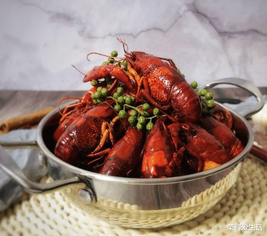 龙虾|一道川菜口味的“鲜花椒炒龙虾”,每吃上一口,会让你欲罢不能