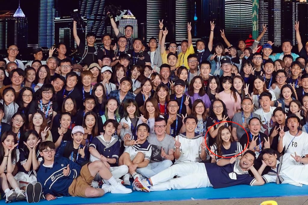  奔跑|《奔跑吧》杀青大合照，baby依旧是团宠，看到蔡徐坤郭麒麟：爱了