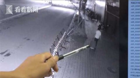  出卖|头戴黑色塑料袋偷盗保险柜 走路姿势出卖了他