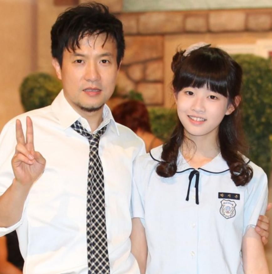  制作|韩国公布新人女团STAYC，包含著名星二代，制作人也大有来头