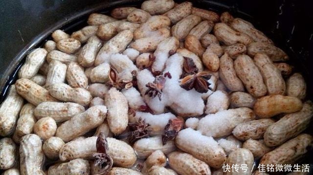入味|煮“盐花生”只加盐可不够，多做这一步，花生又香又入味！