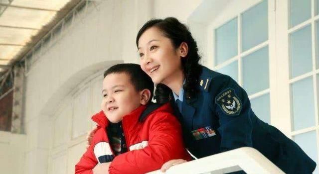  丈夫|《红海行动》的制片人，退居幕后捧红丈夫，却换来一纸离婚书