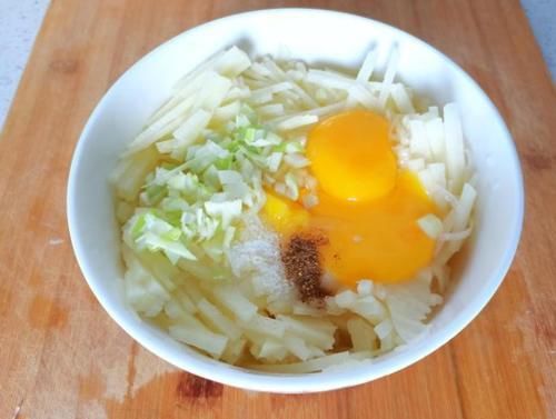  真香|教你做土豆，早餐吃，顶饱味道好，一次做一盘，上桌就扫光，真香