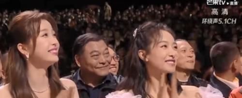 观众|赵丽颖获金鹰奖最受观众喜爱的女演员，台下的宋茜表情太微妙