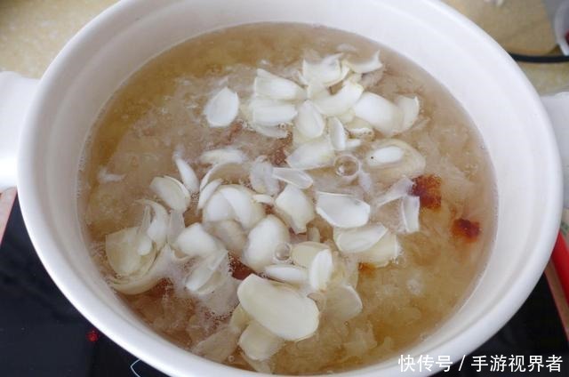 清热|夏天家人喜欢喝的一款甜汤，清热又解暑，每天一碗，香甜软糯