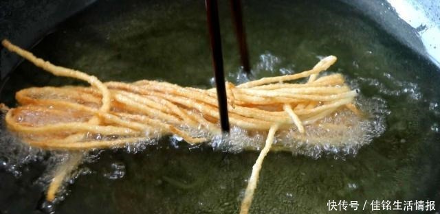 详细|想吃馓子不用买,教你详细做法和比例,咸香酥脆,小时候的味道