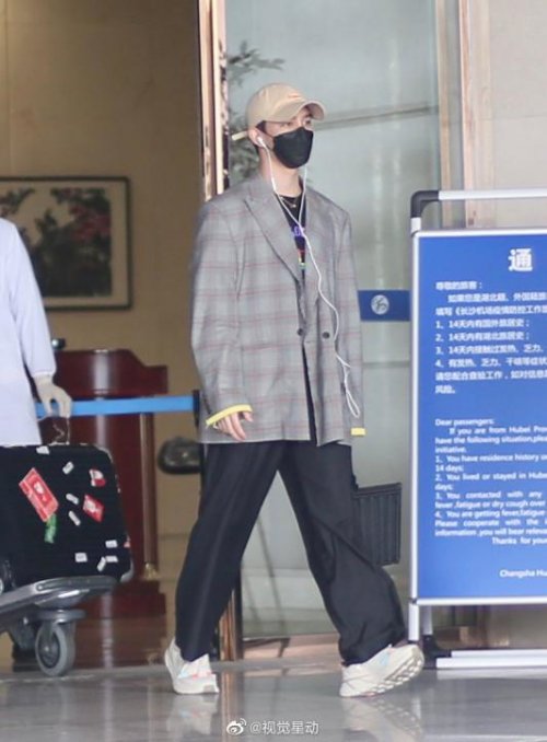  鲜肉|走心盘点!R1SE男团式Vetements鲜肉穿搭图鉴