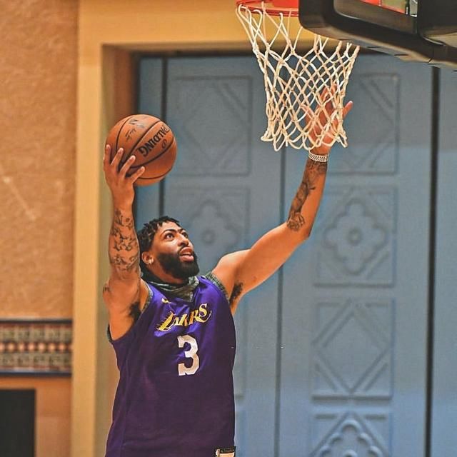 湖人|詹姆斯、戴维斯领衔!湖人今日训练组图出炉