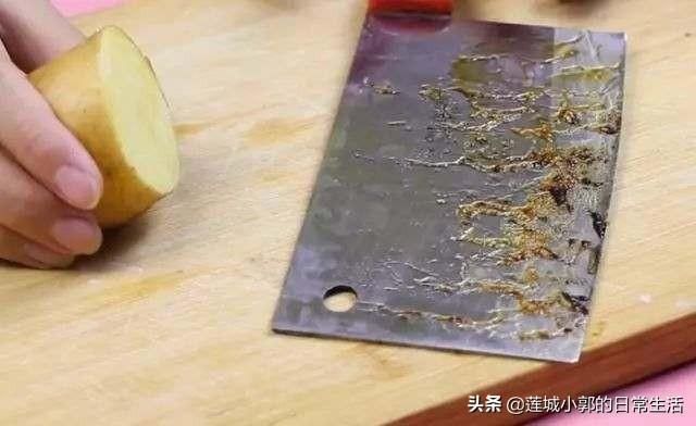 用我们刚才|土豆在裤子上擦一下,解决了好多人的大烦恼,还不清楚就吃大亏了