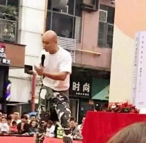  嘉宾|他曾强亲谢娜、骂金星是太监，因耍酒疯被封杀，如今跑小县城商演