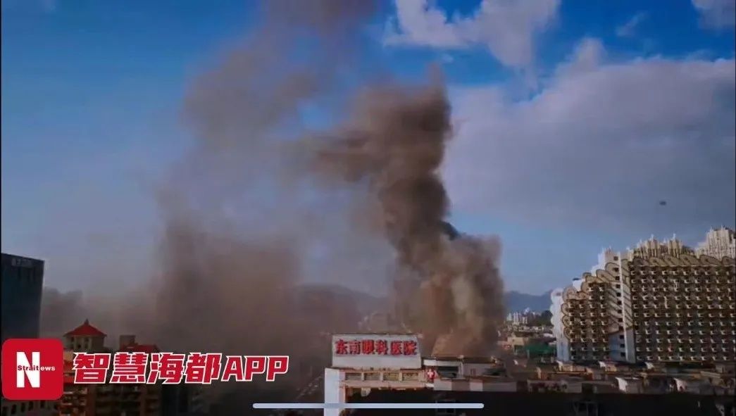 居民|福州东南眼科医院起火,现场浓烟冲天!附近居民泼水救援