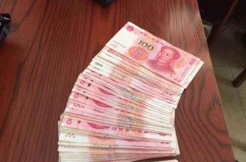 骗子|掉在地上的百元大钞千万不要乱捡，小心有诈，骗术真的是五花八门！