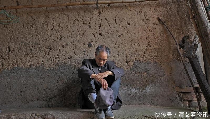 破罐破摔|实拍农村的那些“老光棍”, 常常一身臭毛病, 破罐破摔