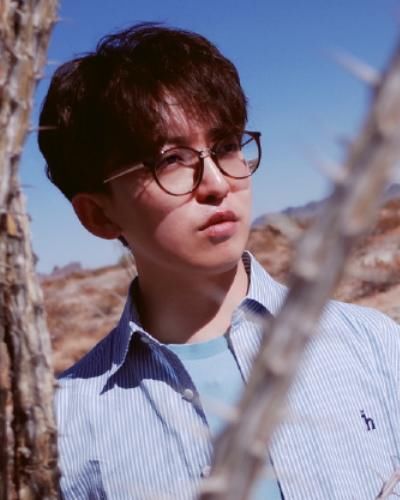  入驻|《跑男》导演入驻微博10年，只关注1位大厂男孩，看清是谁：眼光真好