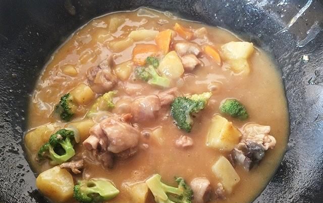  母子|天热不想做饭就煮一锅它，拌在米饭里，母子2人吃光盘了，特省事