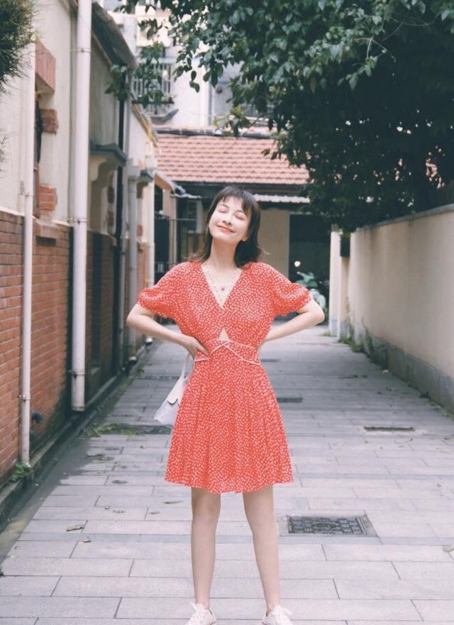  搭配|37岁的吴昕，其实很有女团范儿，黑白小礼裙造型太甜美