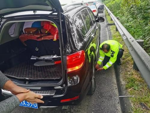  相随|节日“警”相随，守护不打烊，盘锦交警的别样“双节”这样过...