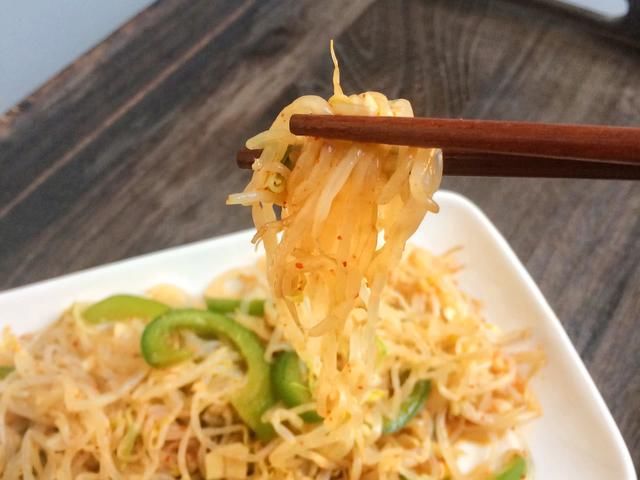  不到|夏天豆芽凉拌着吃，清凉爽口，一盘菜成本不到2块钱，全家人吃