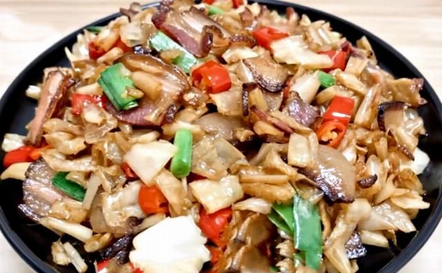  秋天|秋天，此菜正当季，一次囤20斤，晒一晒炒一炒，香辣脆爽，特下饭