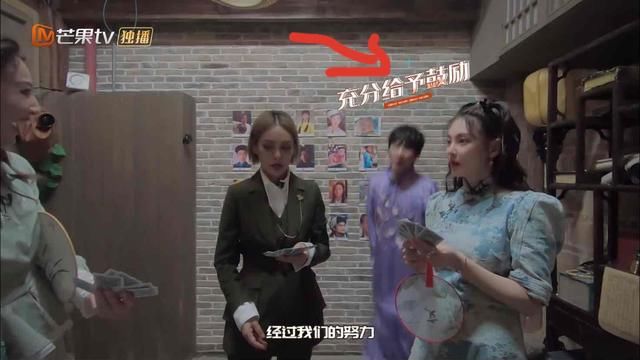  宁静|杨幂张雨绮旗袍对打，谁的曲线更曼妙？大张伟带宁静郑希怡张雨绮玩密逃崩溃