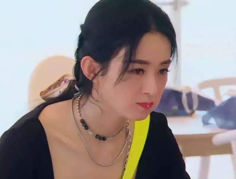  糟糕|赵丽颖《中餐厅》把刨冰吐回碗里，边数钱边吃饭，生活习惯太糟糕